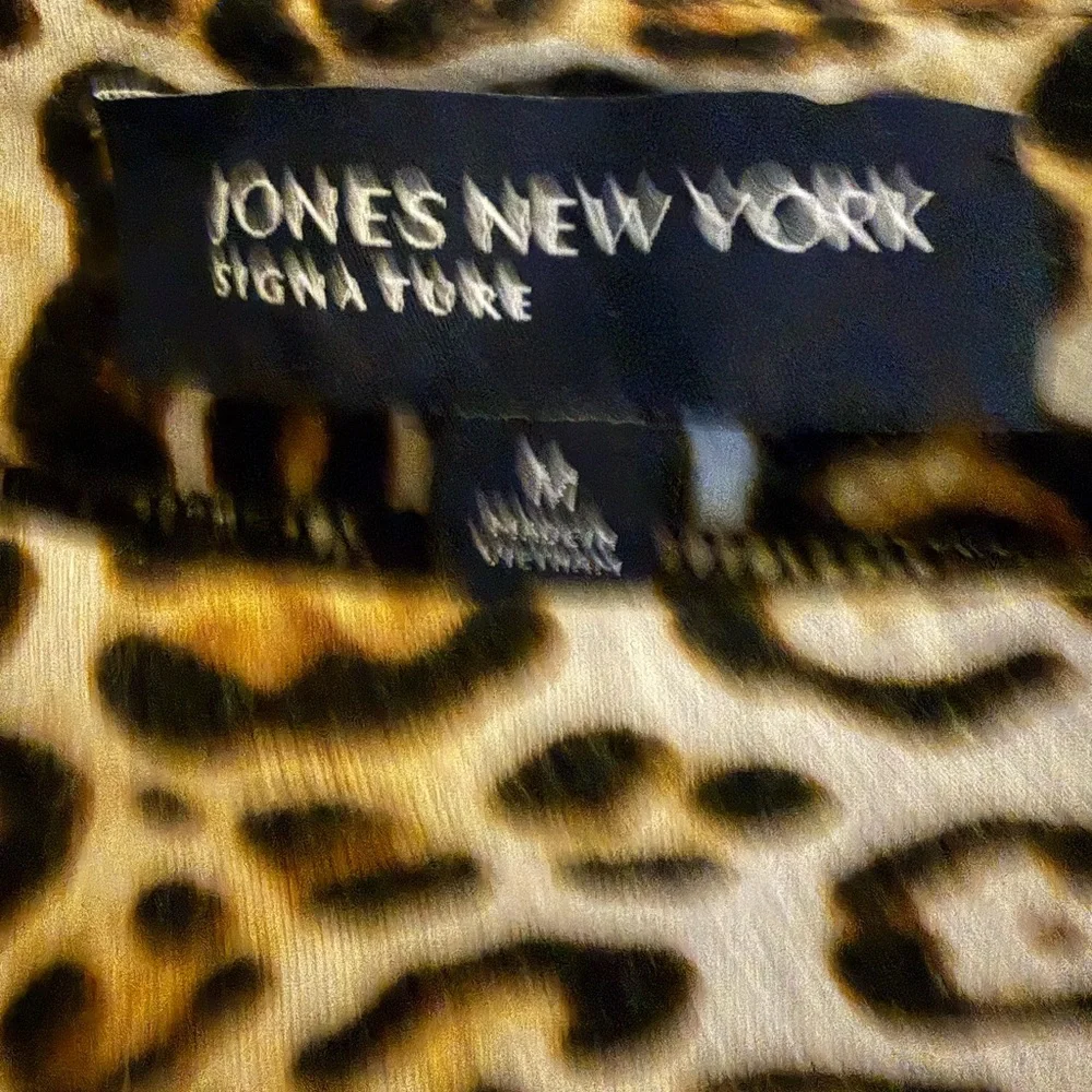 Jones New York Signature Leopard Print Blouse Size M - Picture 8 of 8